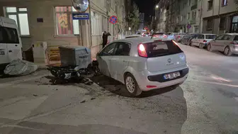 Eskişehir'de motosikletlinin yaralandığı feci kaza anı kamerada