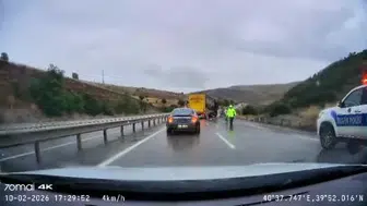 Aşkale'de zincirleme trafik kazası: 1 tır, 1 kamyon, 2 otomobil çarpıştı
