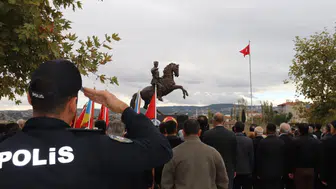 Selendi'de Cumhuriyet Bayramı kutlamaları çelenk töreniyle başladı