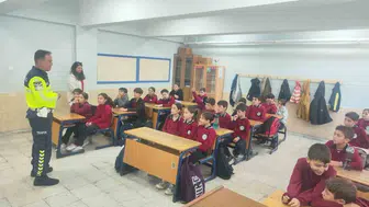 Jandarma, Tınaztepe beldesinde 29 öğrenciye trafik eğitimi verdi