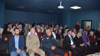 Bulanık'ta bağımlılıkla mücadelede ailelerin rolü anlatıldı