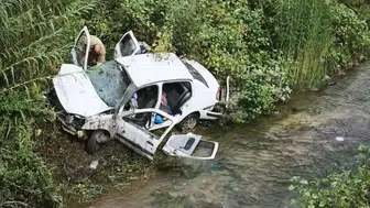 Hatay'da dereye uçan otomobil hurdaya döndü: 3 yaralı