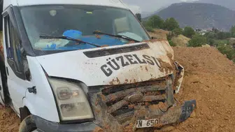 Yolcu minibüsü Adıyaman'da şarampole girdi, yaralılar var
