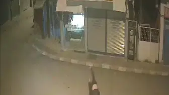 Otomobilin elektrikli bisiklete çarpmasının ardından sürücü kaçtı