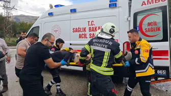 Burdur’da traktör ile otomobil çarpıştı: 1 ağır yaralı