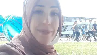 Gaziosmanpaşa'da çocuklarını son anda kurtaran anne devrilen minibüsün altında can verdi