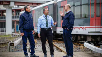 İzmir Metro AŞ'de çeyrek asrı deviren üç vatmanın raylardaki hikayesi