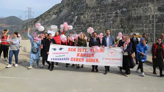 Deriner Barajı'nda meme kanserinde erken teşhis için balonlar gökyüzüne bırakıldı