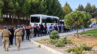 Çeşme Belediyesi'nde rüşvet operasyonunda 12 şüpheli adliyeye sevk edildi