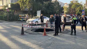 Beşiktaş'ta ana caddede çökme meydana geldi, trafik aksadı