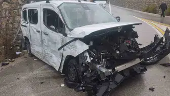 Çanakkale'de yağışlı havada kontrolden çıkan hafif ticari araç takla attı: 1 yaralı