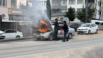 Adıyaman'da seyir halindeki otomobilde yangın paniği