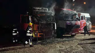 Bolu'da park halindeki tırda çıkan yangın yanındaki araca sıçradı