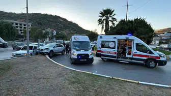 Söke'de iki otomobilin çarpıştığı trafik kazası: 2 yaralı
