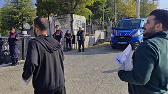 Demirci'de yolda kalan KPSS adaylarını jandarma son dakikada sınava yetiştirdi