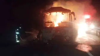 Bolu'da seyir halindeki midibüs yanarak kullanılmaz hale geldi