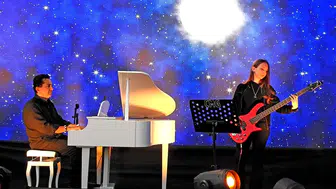 Mustafa Boran Durgun, Çeşme'de bestelediği eserleri tarihi kalede seslendirdi