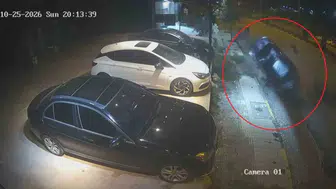 Antakya'da kontrolden çıkan otomobil park halindeki araca çarptı