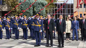 Eskişehir'de 29 Ekim Cumhuriyet Bayramı törenle başladı