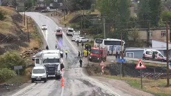 Şırnak'ta yolcu otobüsü ile tır çarpıştı: 1'i ağır 15 yaralı