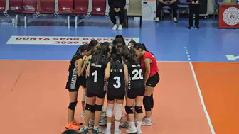 Erciyes Voleybol Kulübü Küçük Kızlar'dan 3-0'lık galibiyet