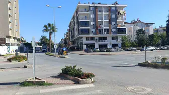 Antalya'da otomobil ile motosiklet çarpıştı, yaralanan olmadı