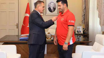 Milli okçular, Vali Akbıyık’ı ziyaret etti