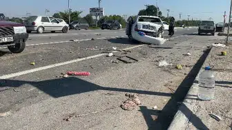 Otomobil kazasında 3 kişi yaralandı: araç kağıt gibi ezildi