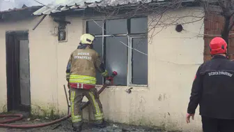 Düzce'de sobadan çıkan yangında tek katlı ev küle döndü