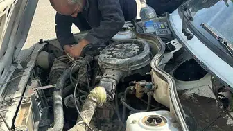 Siirt'te seyir halindeki araç motor bölümünden yandı