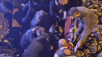 Muş'ta açık bırakılan kazı alanına düşen yaşlı adam hastaneye kaldırıldı