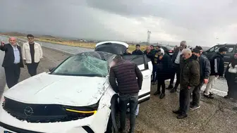 Silvan'da kayganlaşan yolda kontrolden çıkan otomobil kaza yaptı: 1 yaralı