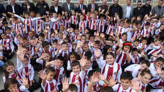 Yeniceköy'de 750 öğrenci İnegölspor forması aldı