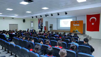 Petek Genç programı 447 okulda öğrencilere ulaşacak