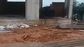 Bursa'da inşaatın ikinci katından düşen işçi hastanelik oldu
