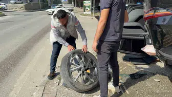 Bir saat önce 2,6 milyon liraya alınan otomobile çarpan araçta 1 yaralı