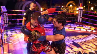 Alaşehir'de düzenlenen geleneksel muaythai gecesi büyük ilgi gördü