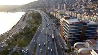 Bayraklı Belediyesi operasyonunda, eski başkan Serdar Sandal da dahil 43 şüpheli adliyeye sevk edildi