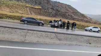Siirt'te kontrolden çıkan otomobilin takla atması sonucu 2 kişi yaralandı
