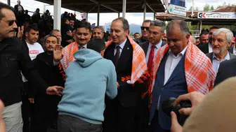 Fatih Erbakan, Beyağaç'ta Hüseyin Çokal Yağlı Pehlivan Güreşlerini izledi