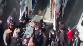 Elazığ'da yolun karşısına geçmek isterken kamyonun altında kaldı