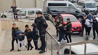 Zonguldak'ta düğün konvoyunda havaya ateş açan 3 şüpheli adliyeye sevk edildi