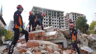 İzmir merkezli 6,7 büyüklüğündeki deprem senaryosu 3 ilde ekipleri harekete geçirdi