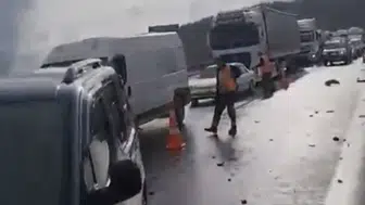 Tarsus-Adana-Gaziantep Otoyolu'nda zincirleme kaza: 8 kişi yaralandı