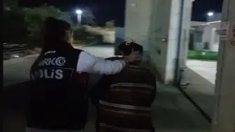 Uyuşturucu madde ticareti yapan firari zanlı İzmir'de yakalandı