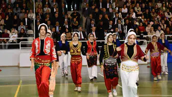 Osmaneli'nde 29 Ekim Cumhuriyet Bayramı coşkusu kapalı spor salonuna taşındı