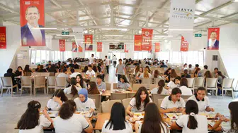 Ayvalık’ta öğrencilere 50 liraya üç çeşit yemek sunuluyor
