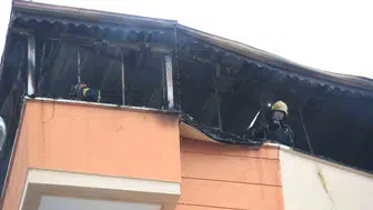 Antalya'da 5 katlı apartmanın çatısında yangın paniği