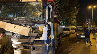 Avcılar’da el freni çekilmeyen beton pompası 7 araca çarptı
