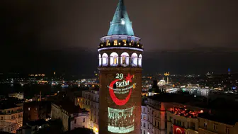 Galata Kulesi 29 Ekim için Atatürk ve ay yıldızla aydınlatıldı